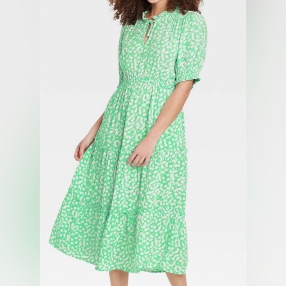 Green‎ Dainty floral Cottagecore Midi length Dress with tiered skirt (L)